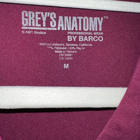 Grey’s Anatomy scrubs top size medium - Picture 4 of 5